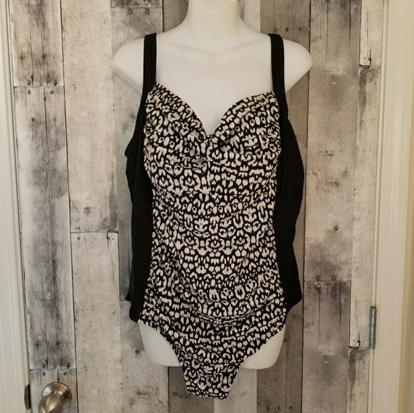 Ava & Viv Other - Ava Viv black & white one piece swim suit 22w